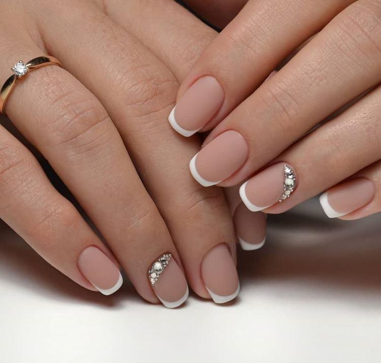 Маникюр френч на короткие ногти 2020