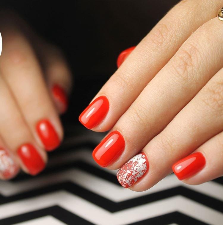 Красный маникюр на короткие ногти 2020