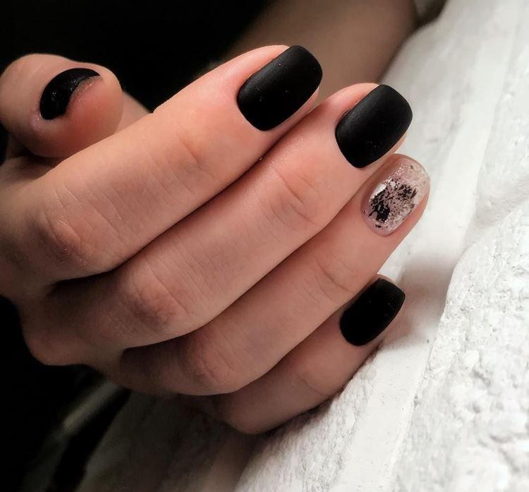 Матовый маникюр на короткие ногти 2020