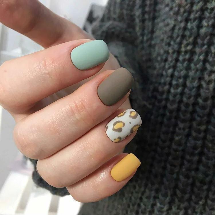 Матовый маникюр на короткие ногти 2020