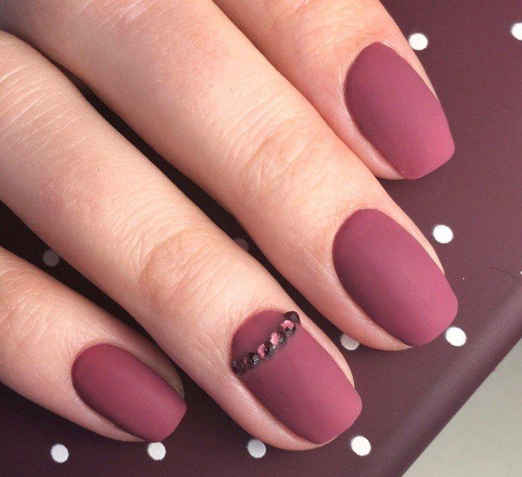 Матовый маникюр на короткие ногти 2021