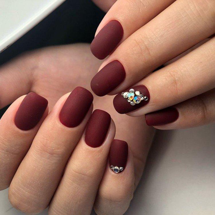 Матовый маникюр на короткие ногти 2021