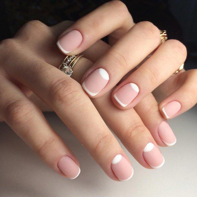 Лунный маникюр на короткие ногти 2021