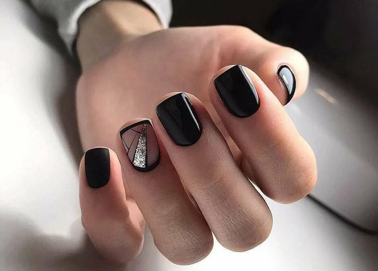 Темный маникюр на короткие ногти