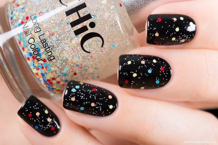 Маникюр с конфетти на Новый год 2021