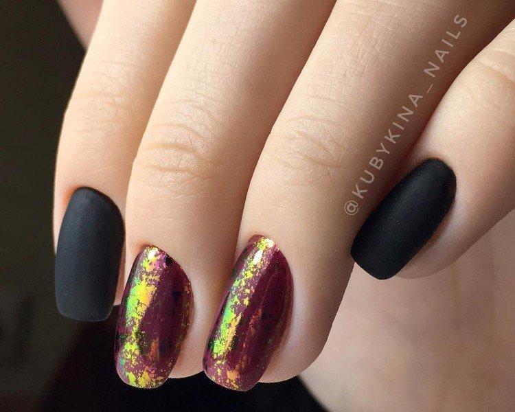 Маникюр с хлопьями Юки на Новый год 2021