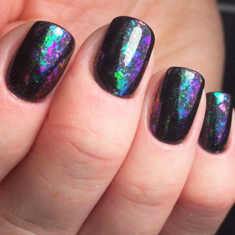 Маникюр с хлопьями Юки на Новый год 2021