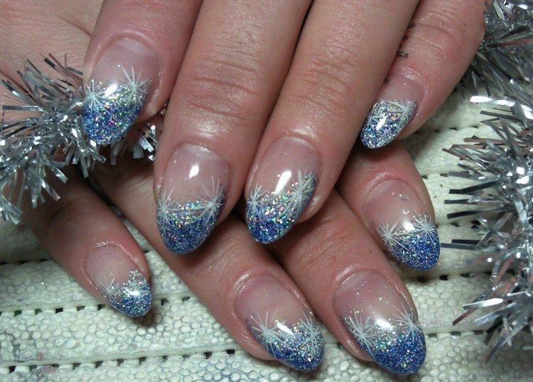 Маникюр с блестками на Новый год 2021