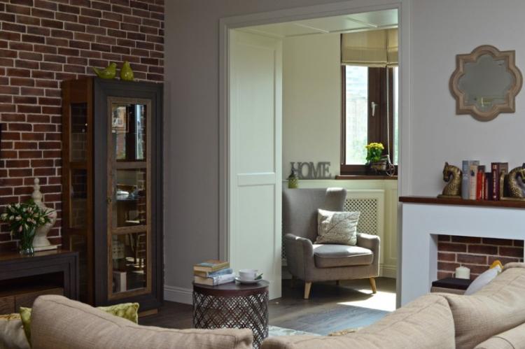 МДФ панели в гостиной - фото