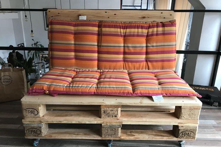 Диван - Мебель из поддонов своими руками фото и идеи