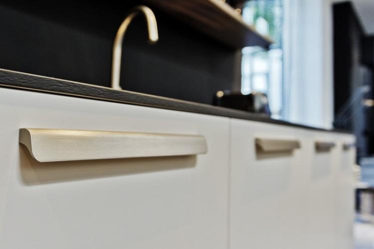 Необычные мебельные ручки - фото