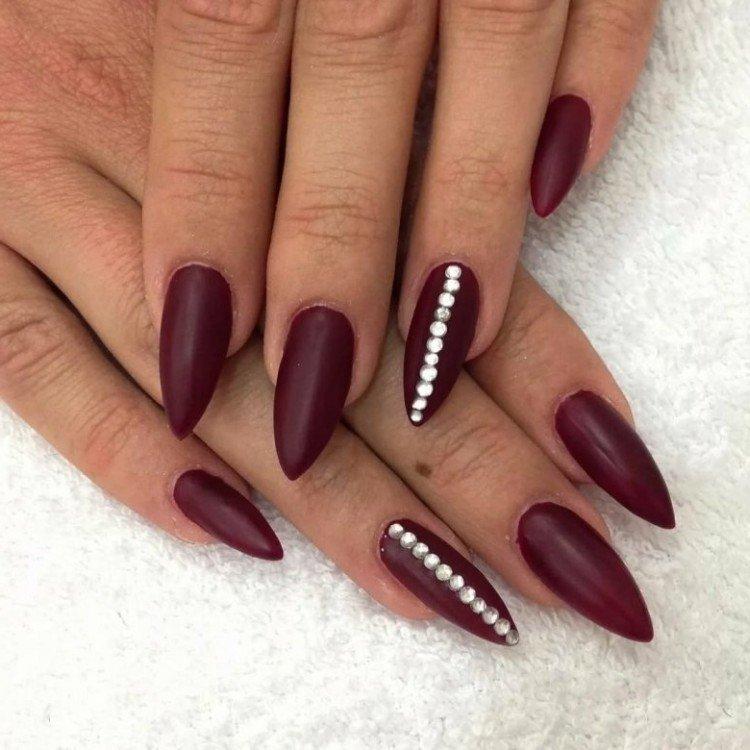 Винный оттенок - Модные цвета маникюра 2020-2021