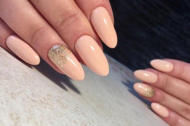 Персиковый нюд - Модные цвета маникюра 2020-2021