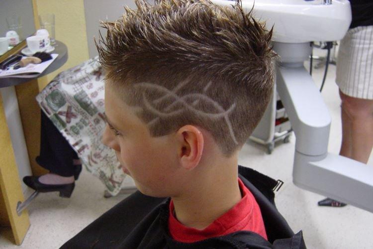 Выбривание узоров - Модные стрижки для мальчиков 2020