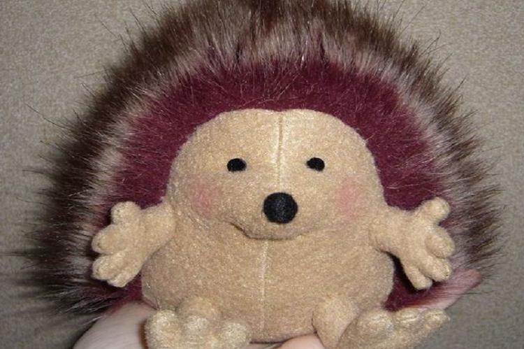 Ежик из меха и флиса - Мягкие игрушки своими руками