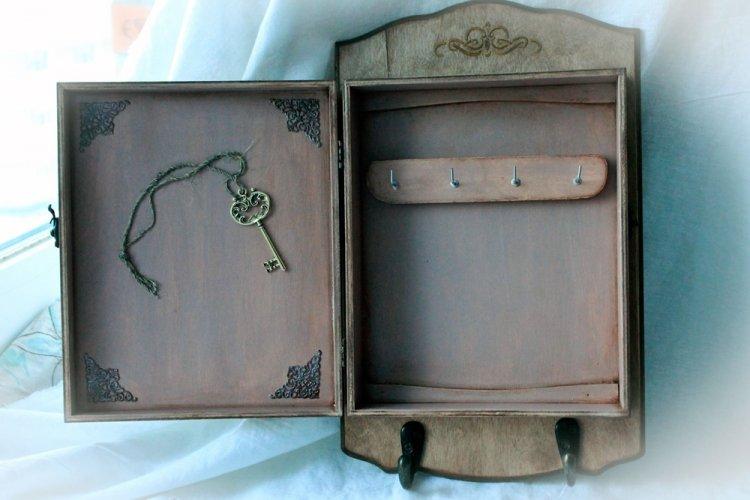 Настенная ключница для прихожей своими руками - фото