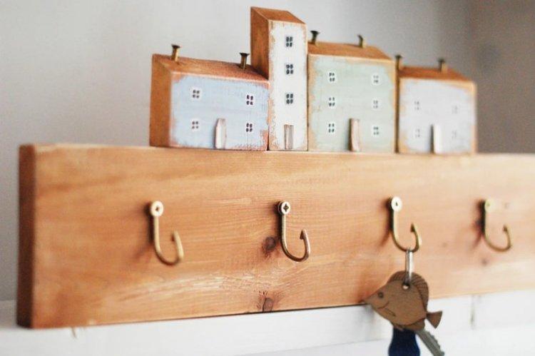 Настенная ключница для прихожей своими руками - фото