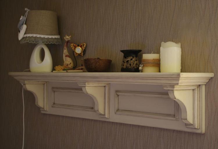 Классический стиль - Настенные полки в интерьере