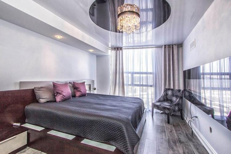 Люстры и подвесные светильники - Освещение и подсветка натяжного потолка в спальне