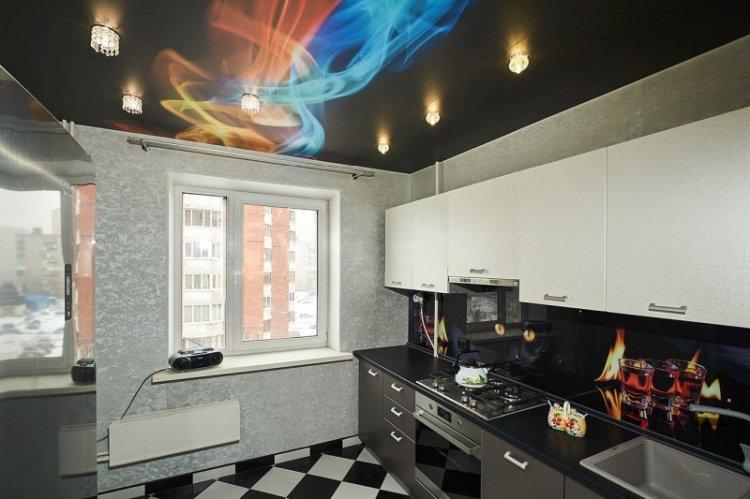 Натяжные потолки с фотопечатью на кухне