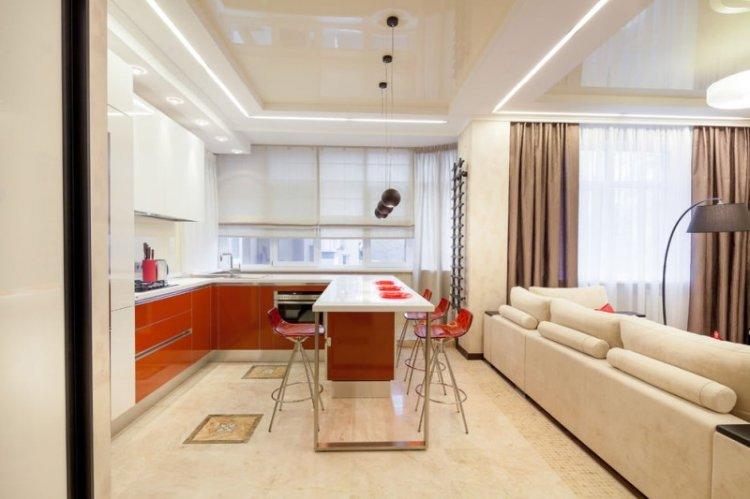 Натяжные потолки с подсветкой на кухне