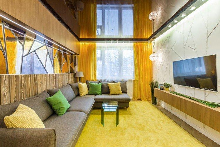 Натяжной потолок в маленькой гостиной (зале)