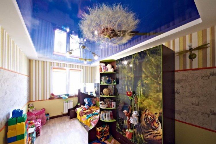 Глянцевые натяжные потолки в детской комнате