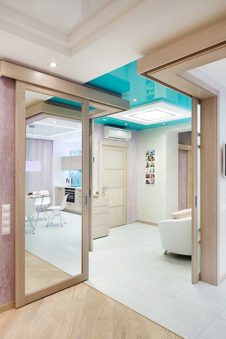 Натяжные потолки с подсветкой в прихожей