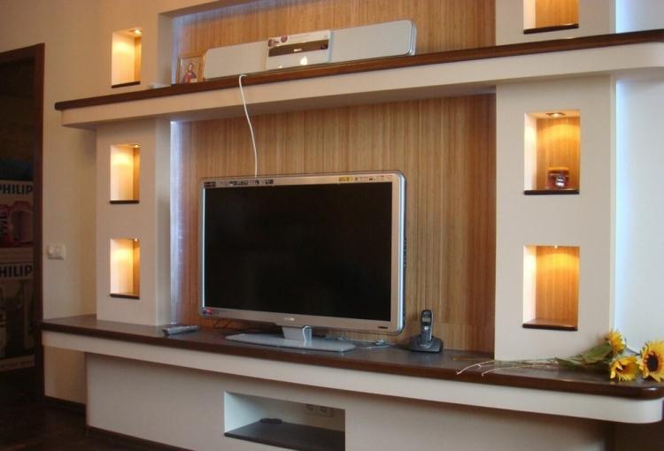 Отделка деревом - Ниша из гипсокартона под телевизор