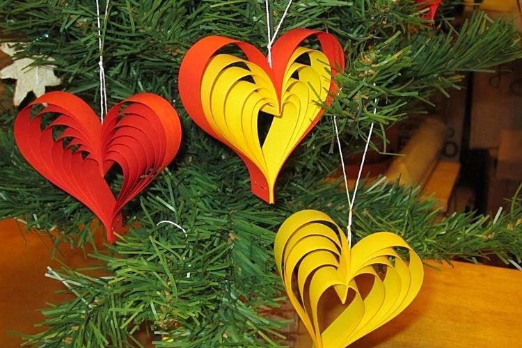 Новогодние поделки из бумаги для детей - фото и идеи