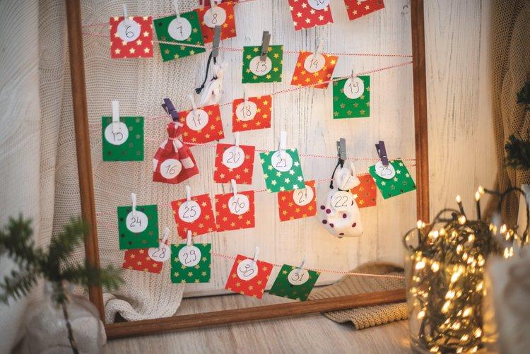 Новогодний адвент-календарь своими руками - фото и идеи