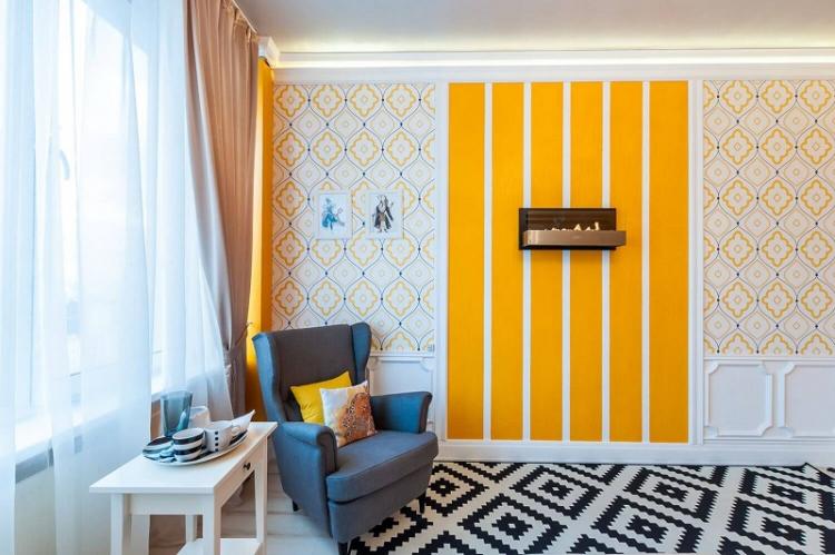 Правильное комбинирование обоев в гостиной