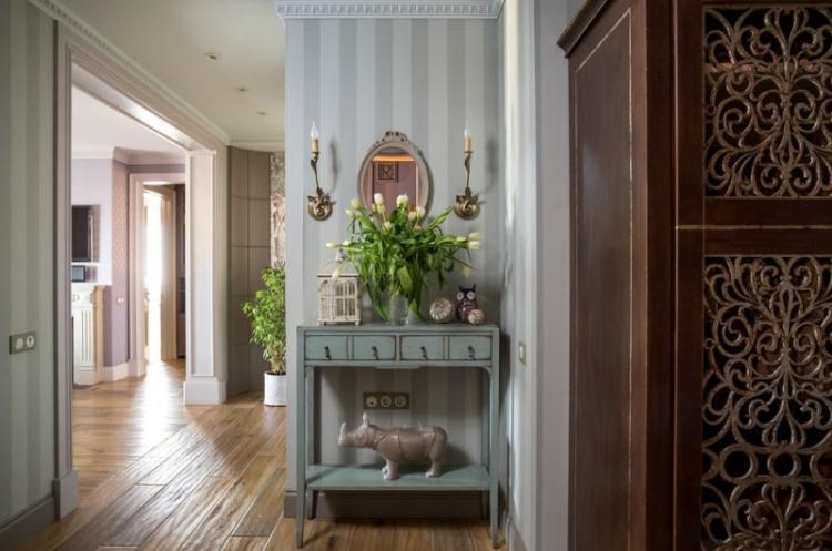 Обои для прихожей в классическом стиле