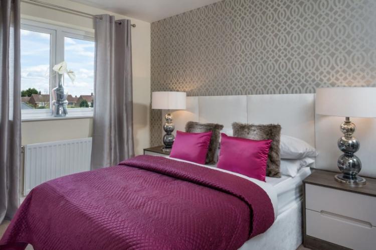 Как выбрать обои для маленькой спальни