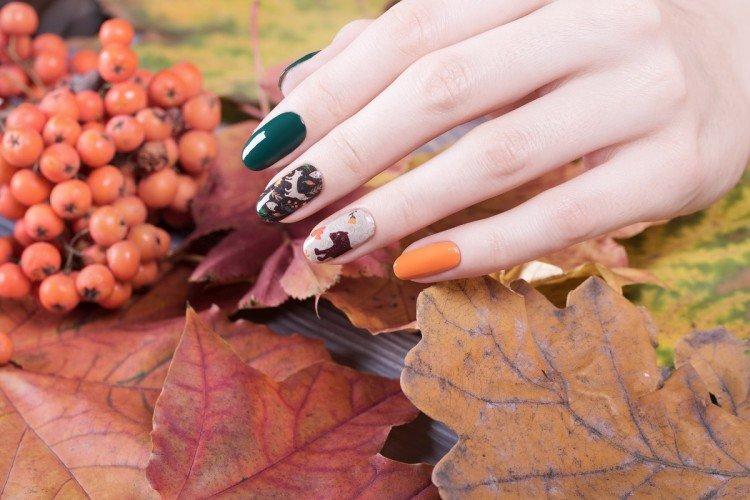 Разноцветный осенний маникюр 2020 - фото