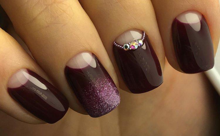 Осенний темный маникюр 2020 - фото