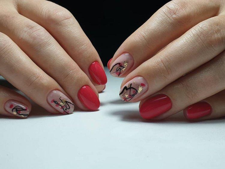 Осенний красный маникюр 2020 - фото
