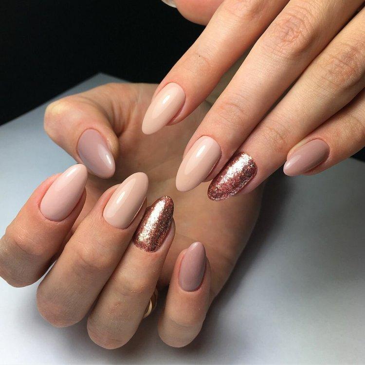 Осенний нюдовый маникюр 2020 - фото
