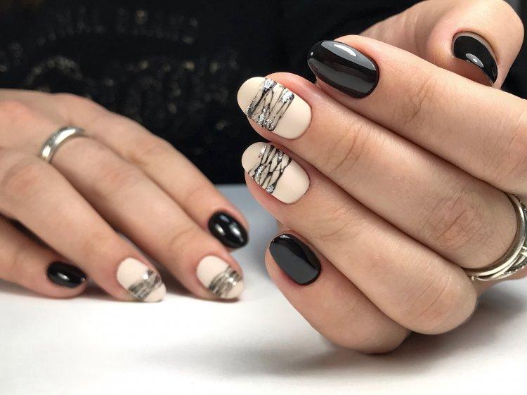 Осенний маникюр 2020 с паутинкой - фото