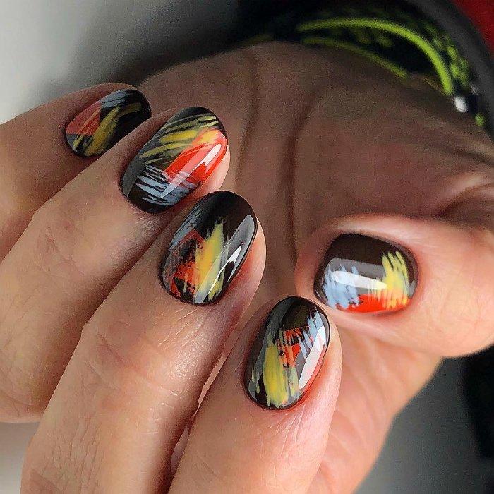 Осенний маникюр 2020 с мазками - фото