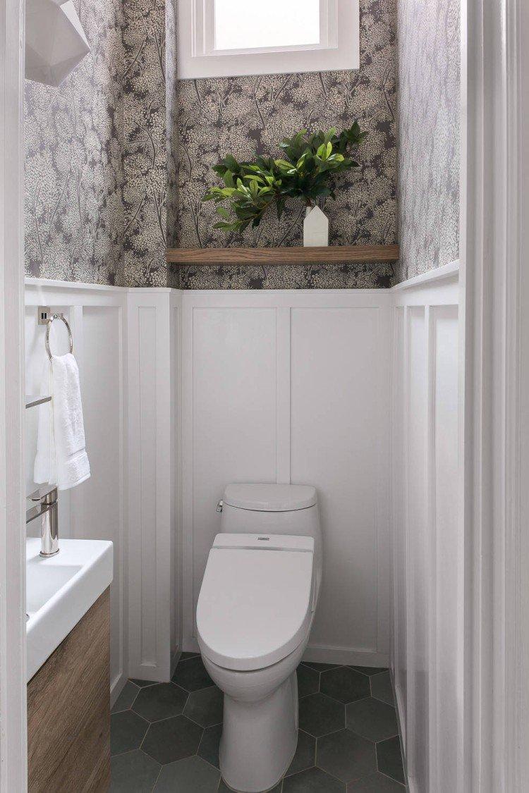 Пластиковые панели - отделка стен в туалете