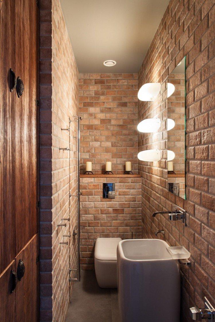 Декоративный камень - отделка стен в туалете