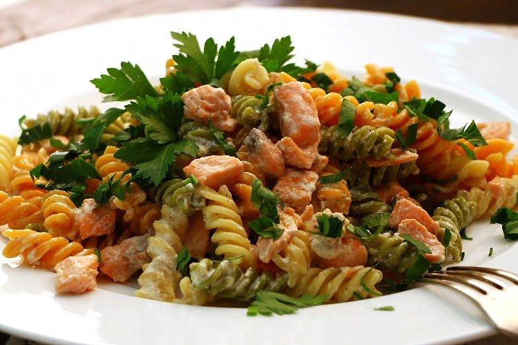 Паста с курицей в томатном соусе - рецепты