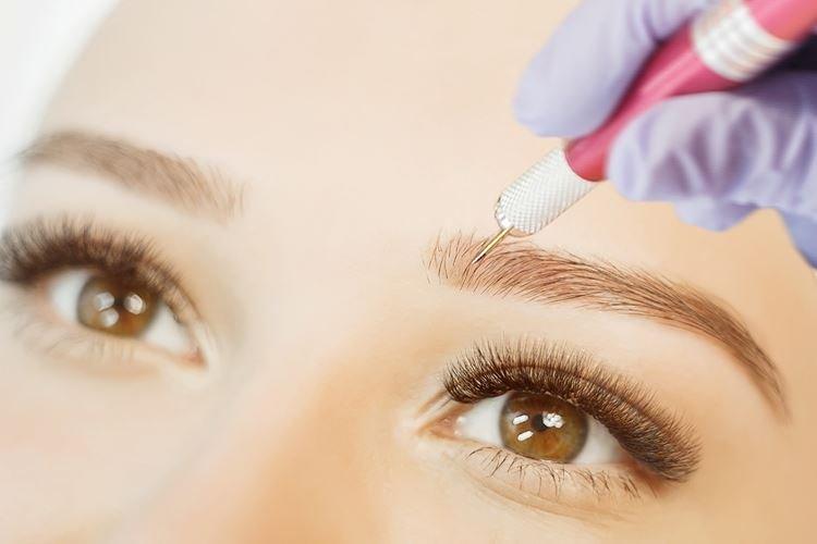 Что такое перманентный макияж бровей