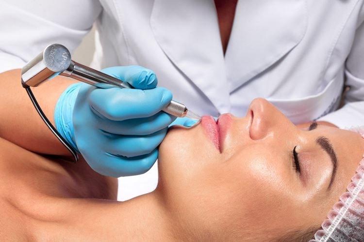 Уход за губами - Перманентный макияж губ