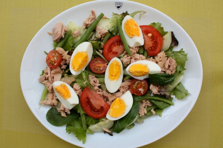 Нисуаз с солеными огурцами