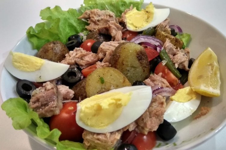 Нисуаз с рыбными консервами