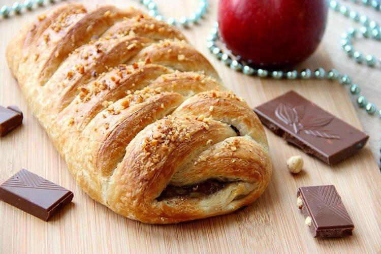 Пирог из слоеного теста с шоколадом - рецепты