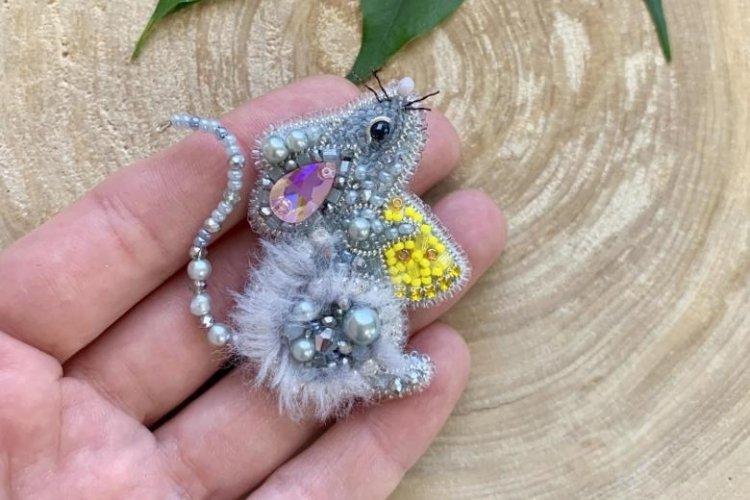 Новогодняя крыса из бисера - Подарки на Новый год 2020 своими руками