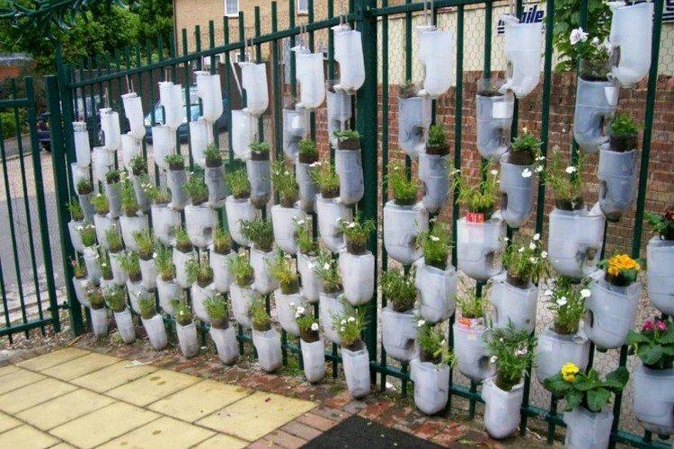 Зеленая стена - Поделки из пластиковых бутылок своими руками